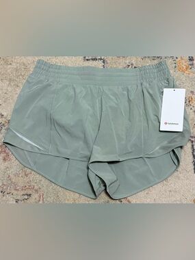 Lululemon Hotty Hot High Rise Shorts Women’s Size 14 Fog Green 2.5”Lined Run NWT